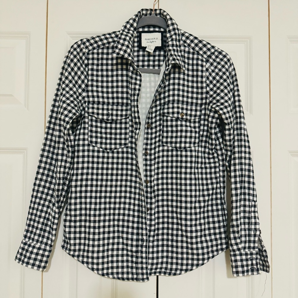 Forever 21 button down long sleeves checkered black and white with collar Size S